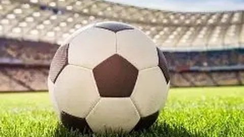 红魔再现神奇一幕！前曼联最差7号82分钟扳平比分，垫底球队成功晋级